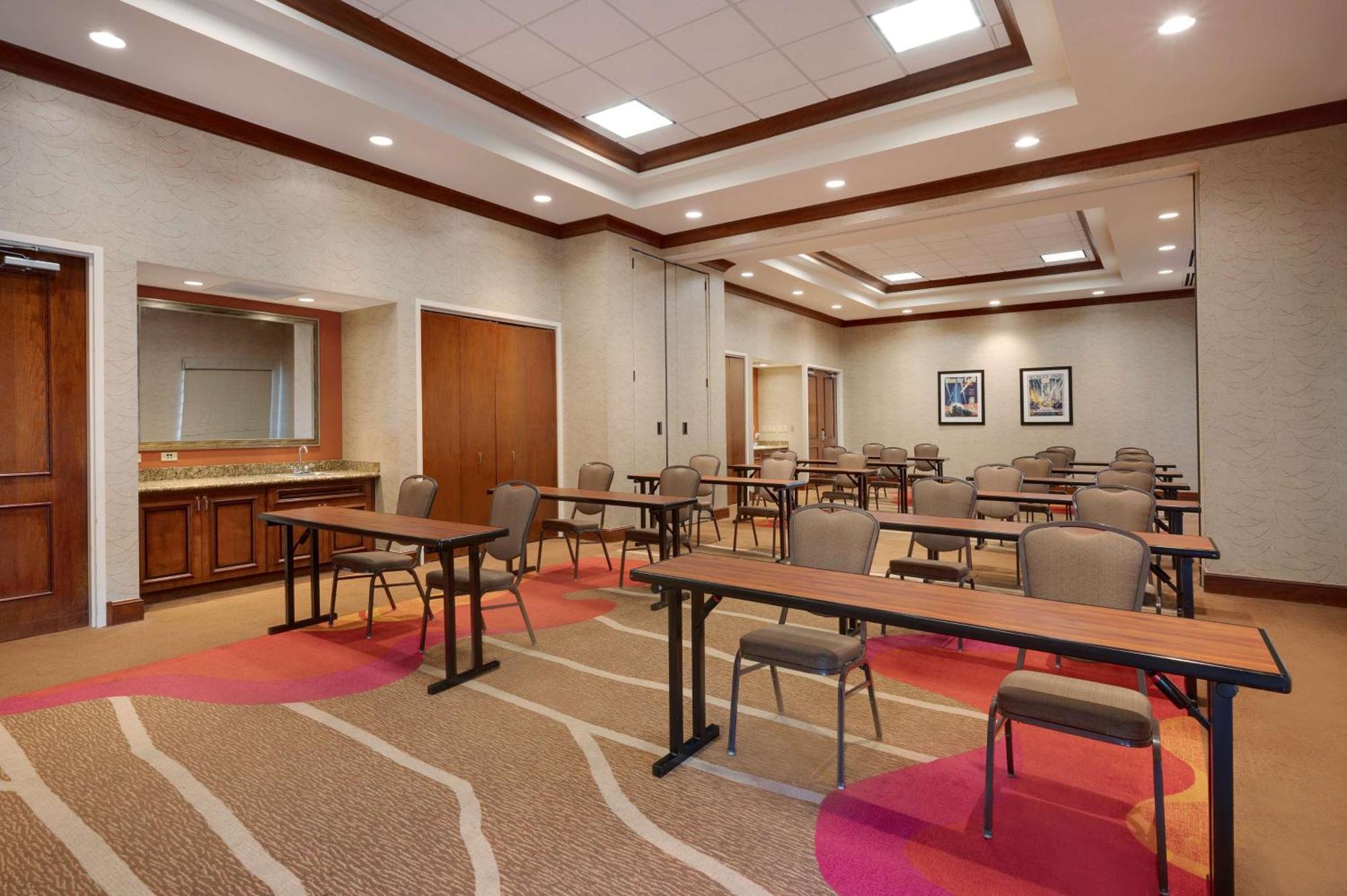 Hilton Garden Inn Chicago/Midway Airport Bedford Park Exterior photo