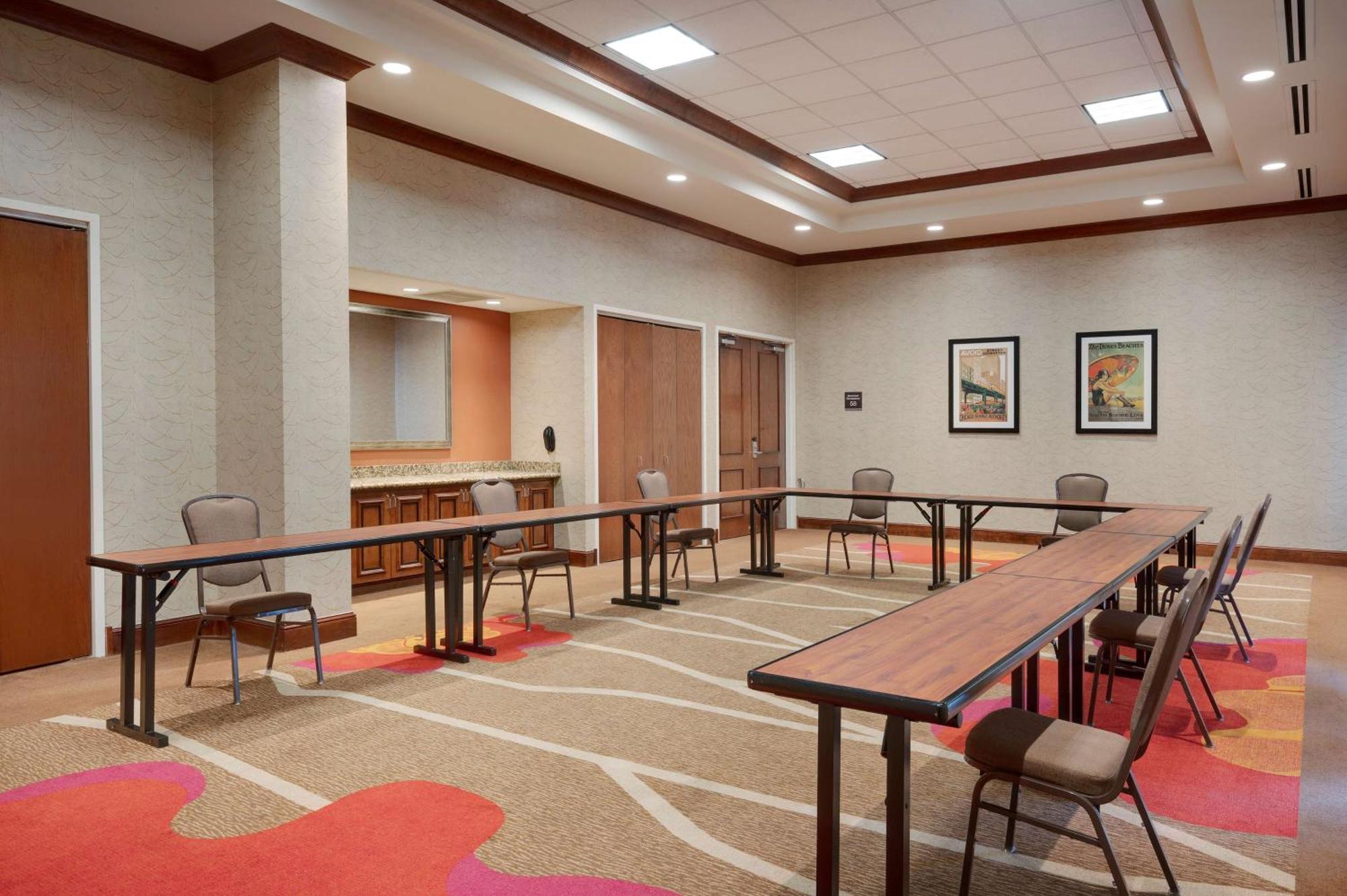 Hilton Garden Inn Chicago/Midway Airport Bedford Park Exterior photo