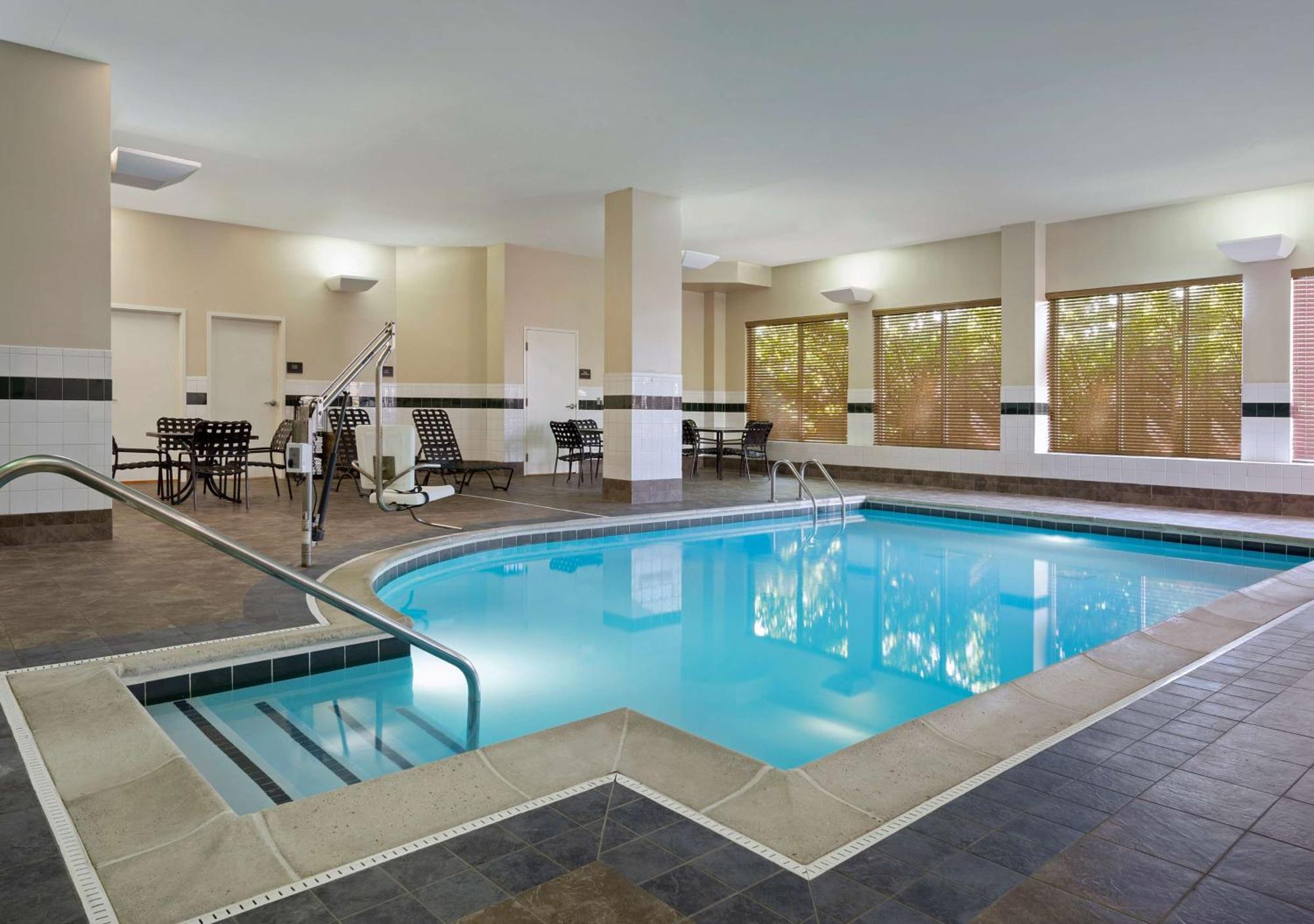 Hilton Garden Inn Chicago/Midway Airport Bedford Park Exterior photo